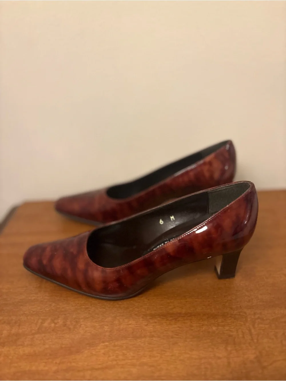 Vintage Tortoise Shell Patent Leather Kitten Heals by Etienne Aigner size 6